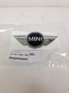 ＢＭＷミニ　R50　フロントエンブレム　51147026184