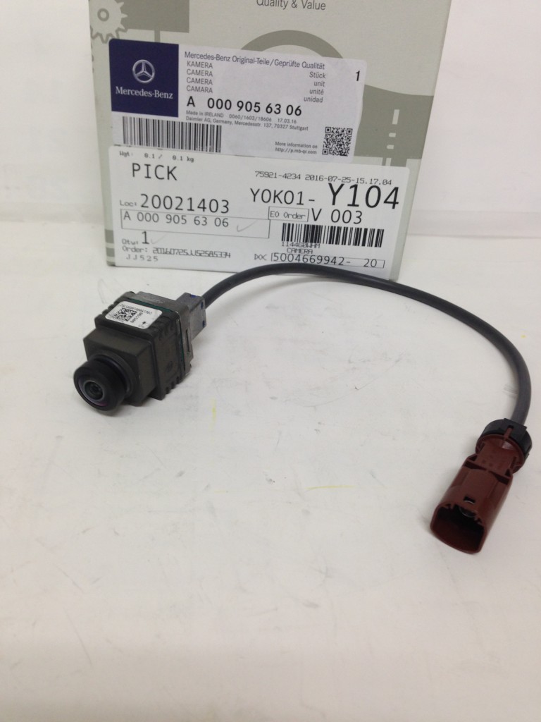 ベンツ Eクラス W213 フロントバンパーカメラ 0009056306