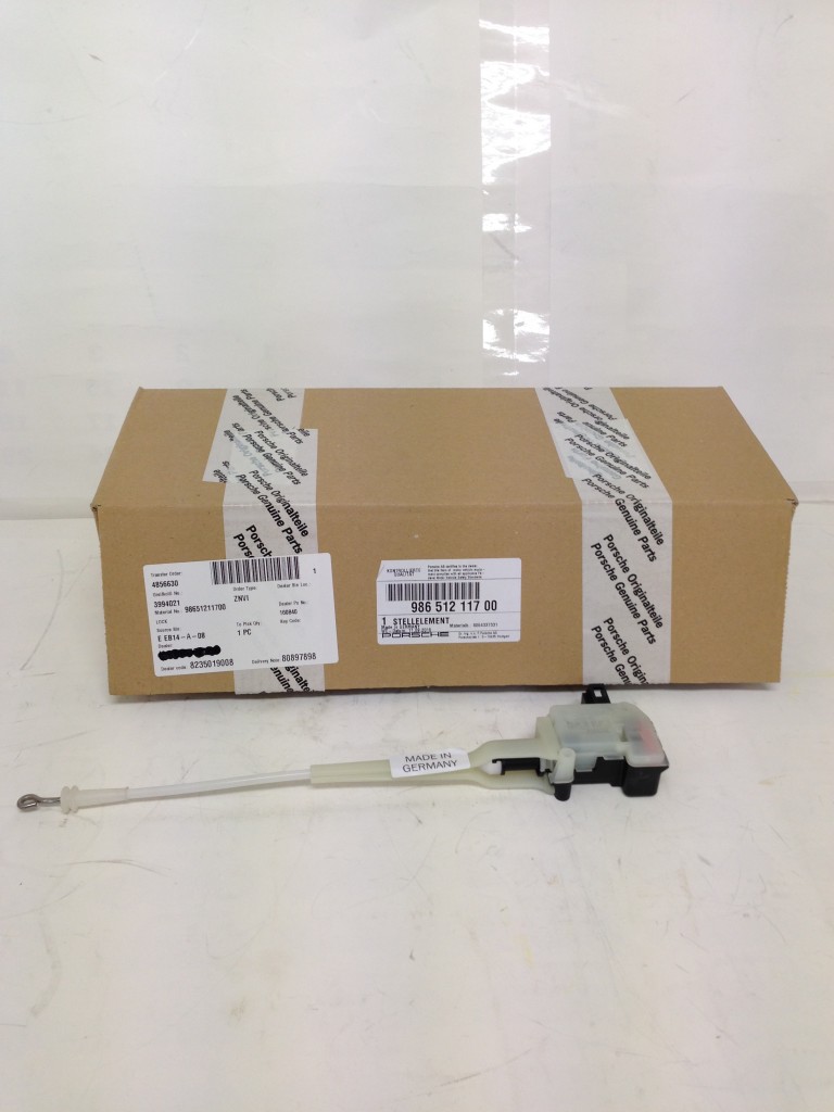 ポルシェ純正986ボクスタートランクエンブレム ポルシェ純正986ボクスタートランクエンブレム ポルシェ純正