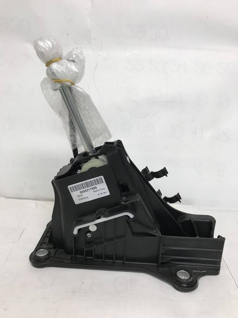 アルファロメオ 159 オートマシフトレバーASSY 55217595