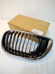 BMW　325i(E46)　ラジエターグリル(メッキ) 左 51137042961 右 51137042962